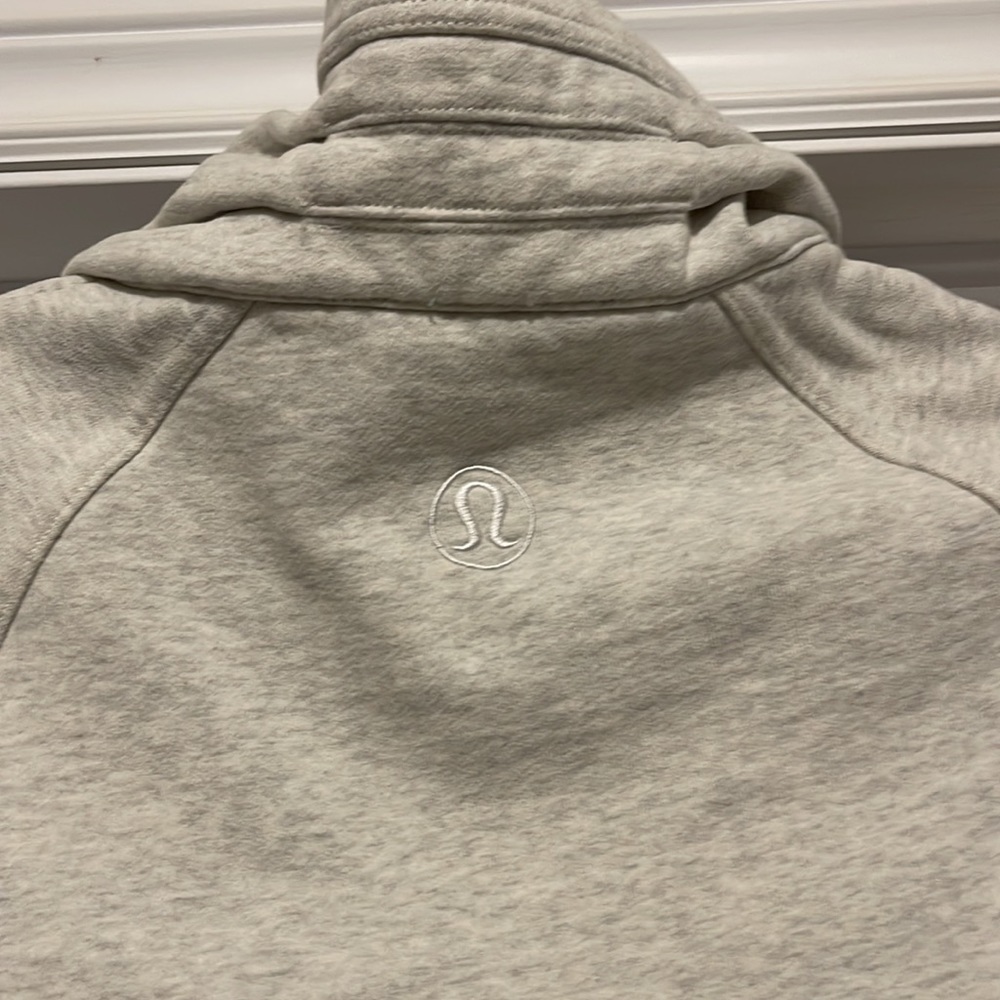 Lululemon Radiant Jacket II, Heathered Ivory. Pristine. Small. HP! - Picture 11 of 13